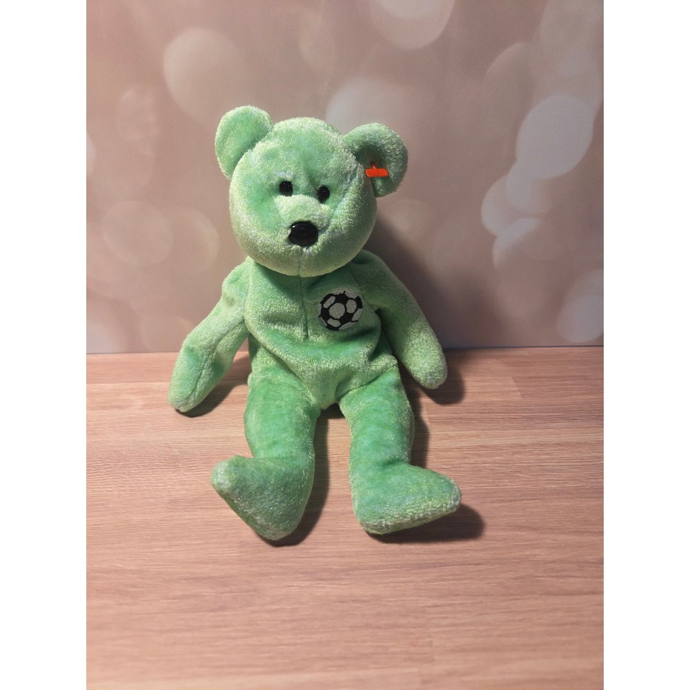 Ty Beanie Baby Kicks the Soccer Bear Green Plush Toy Collectible 1998 1999